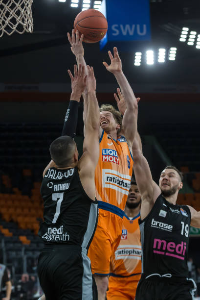 她在四强战 她在四强战